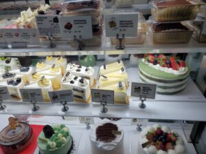 Tous Les Jours - cake display