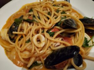 Hourly Oyster House - bucatini frutti di mare